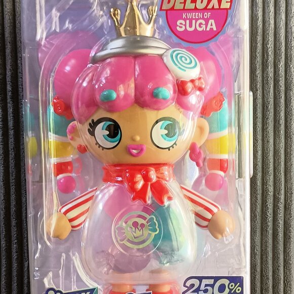 XOX KWEENIE Deluxe Kween of Suga 11 Mega Size Figure 11 with Deluxe Finish - Picture 2 of 3